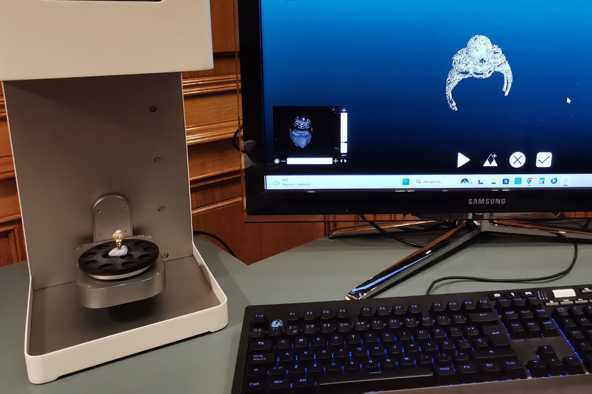 Manuel Luque Rhino 8